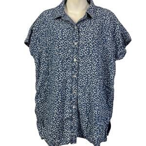 Soft Surroundings Chambray Blue Button Up Short Sleeve Leopard Print Top Shirt M